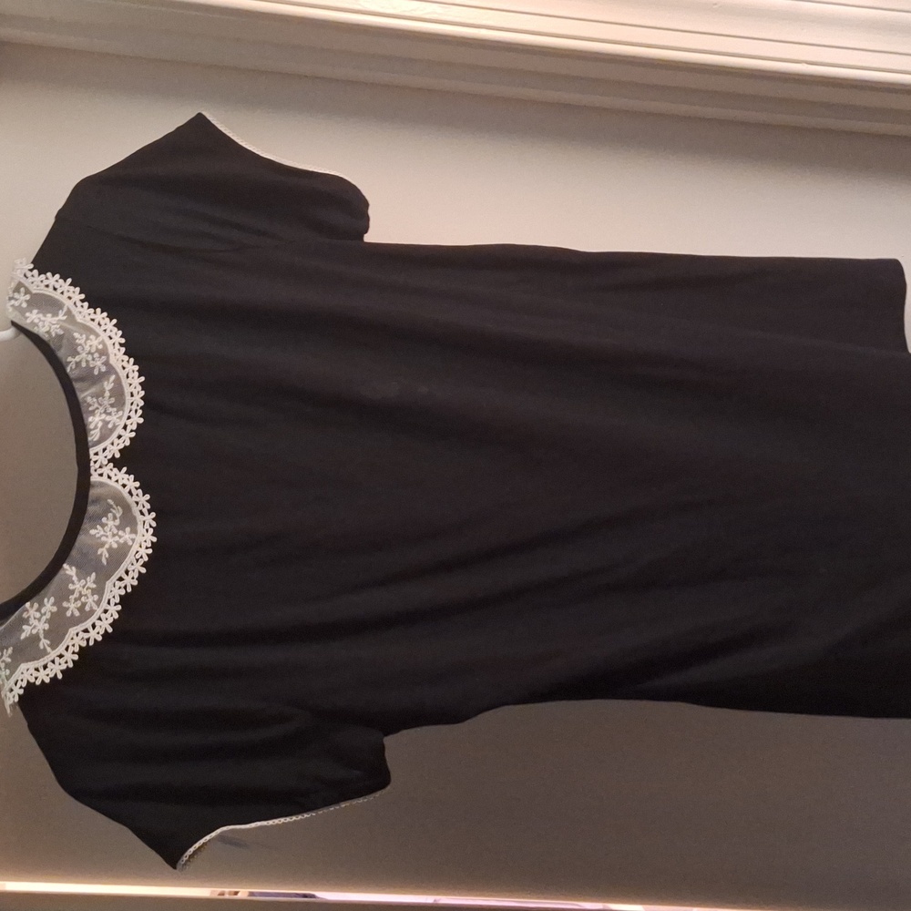 Thorn & Fable Black Short-Sleeve Tee with White Lace Collar MD NWT - Picture 7 of 10
